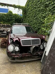 Mercedes E 290 na náhradní díly