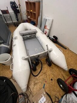 Clun 310vm s motorem Yamaha 4hp