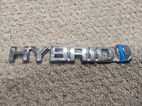 Toyota hybrid nápis na blatník