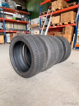 Good Year Pneu 235/45R18 98V