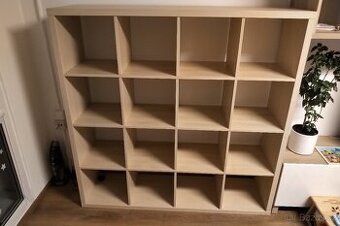 Policový díl Kallax z IKEA (4×4)
