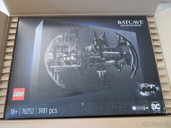 LEGO DC 76252 Batcave Shadowbox