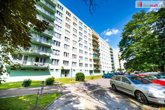 K pronájmu, slunný byt 3+1 s balkónem a krásným výhledem v n
