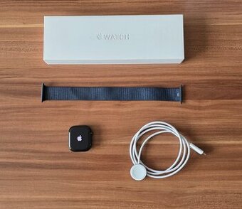 Apple Watch 10, 46mm pouzdro z klavírně černého hliníku