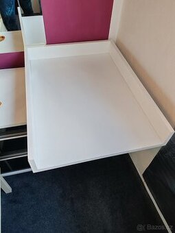 Přebalovací pult vyrobený z lamina