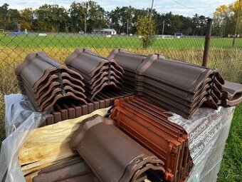 Bramac Topas 13 hřebenáč pálený, engoba hnědá