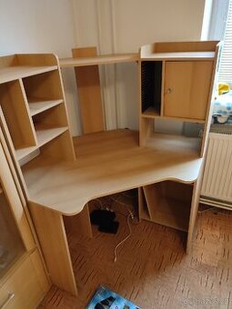 Rohový psací stůl