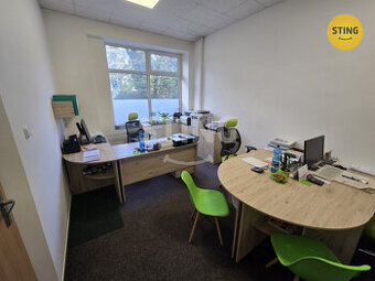 Pronájem kancelářského / obchodního prostoru – Nám. , 133926