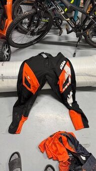 Helma, boty, chránič