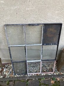 Staré okno železné