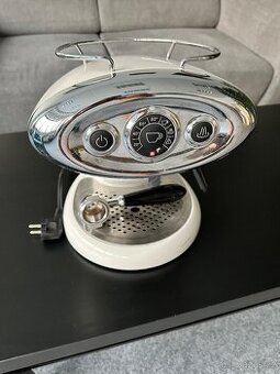 Kavovar na kapsle Illy Francis Francis X7.1