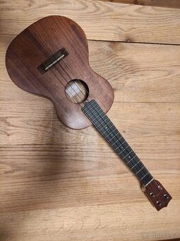 Ukulele tenorové