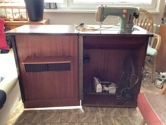 šicí stroj Lada 235