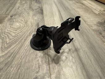 Držák na mobil do auta – výborný stav, přísavka, plně funkčn