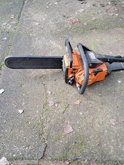 Motorová pila (lišta 30cm) - 1