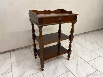 Starožitný odkládací stolek