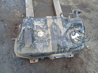 CITROEN C-CROSSER, PEUGEOT 4007, OUTLANDER NÁDRŽ PĚKNÁ