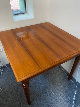 Jídelní stůl Triant