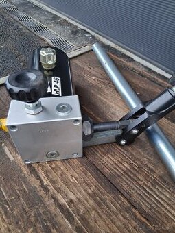 Ruční hydraulická pumpa - 1