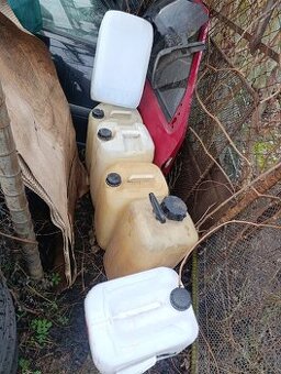 Plastové kanystry 20l