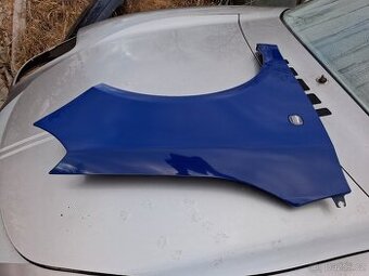 Prodám pravý přední blatnik Škoda Fabia II 4590