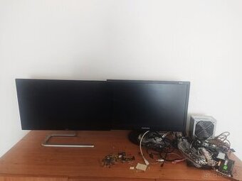 Monitory, kabelaže, diody, 13x Základní deska, notebook