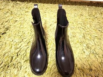 Černé nižší dámské holínky, vel. 39