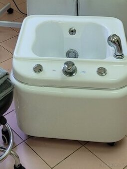 Vanička na pedikúru.