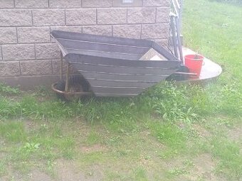 Zahradní kolečko na listi