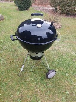 Zánovní velký gril značky Weber master touch gbs 57 cm
