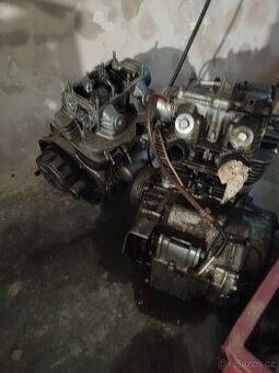Honda CB 250 rok cca 75 různé díly hlavně
