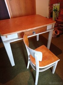 Kuchyňský stůl a židle - 1