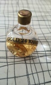 Skleněná lahvička se zlatem