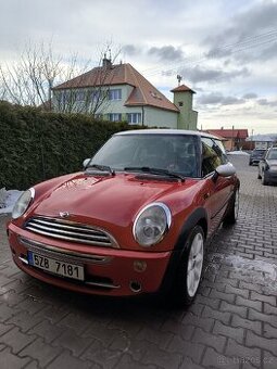 Mini Cooper r50 1.6 85kw, 2005 ,Nové zimní i letní pneu.