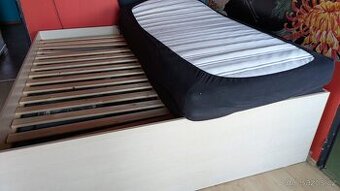 Krásná zvýšená postel za odvoz
