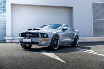 Ford Mustang GT - Manuál