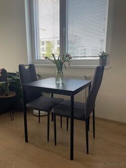 Jídelní stůl SANDSBERG a 2 židle LEILA