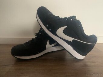 Tenisky NIKE Venture Runner - 1