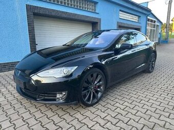 Tesla Model S, dobíjení zdarma, 4x4