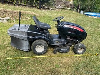 zahradní traktor MTD