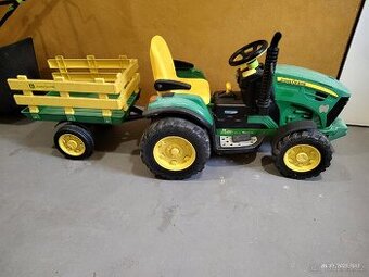 Traktůrek John Deere- Peg Pérego