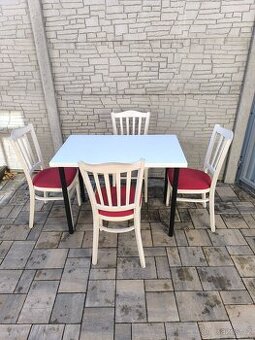 Prodám jídelní stůl + 4 jídelních židlí