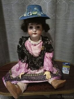 Velká panenka s porcelánovou hlavou