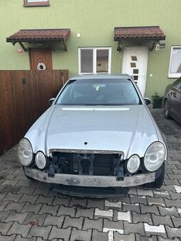 Mercedes e240 w211 celek díly