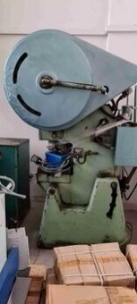 Excentrický lis K2324D z Ruska, vyrobený v roce 1970