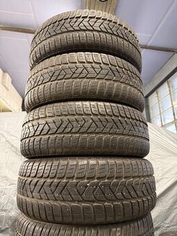 prodám zimní 215/60/16 Pirelli