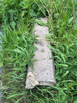 Betonové trubky 2ks, vnitřní průměr 200 mm délka 1 m.