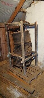 Historický kovářský měch