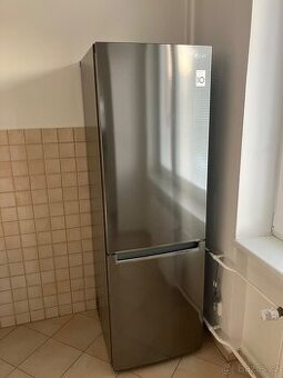 Lednice s mražákem