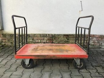 Plošinový transportní vozík